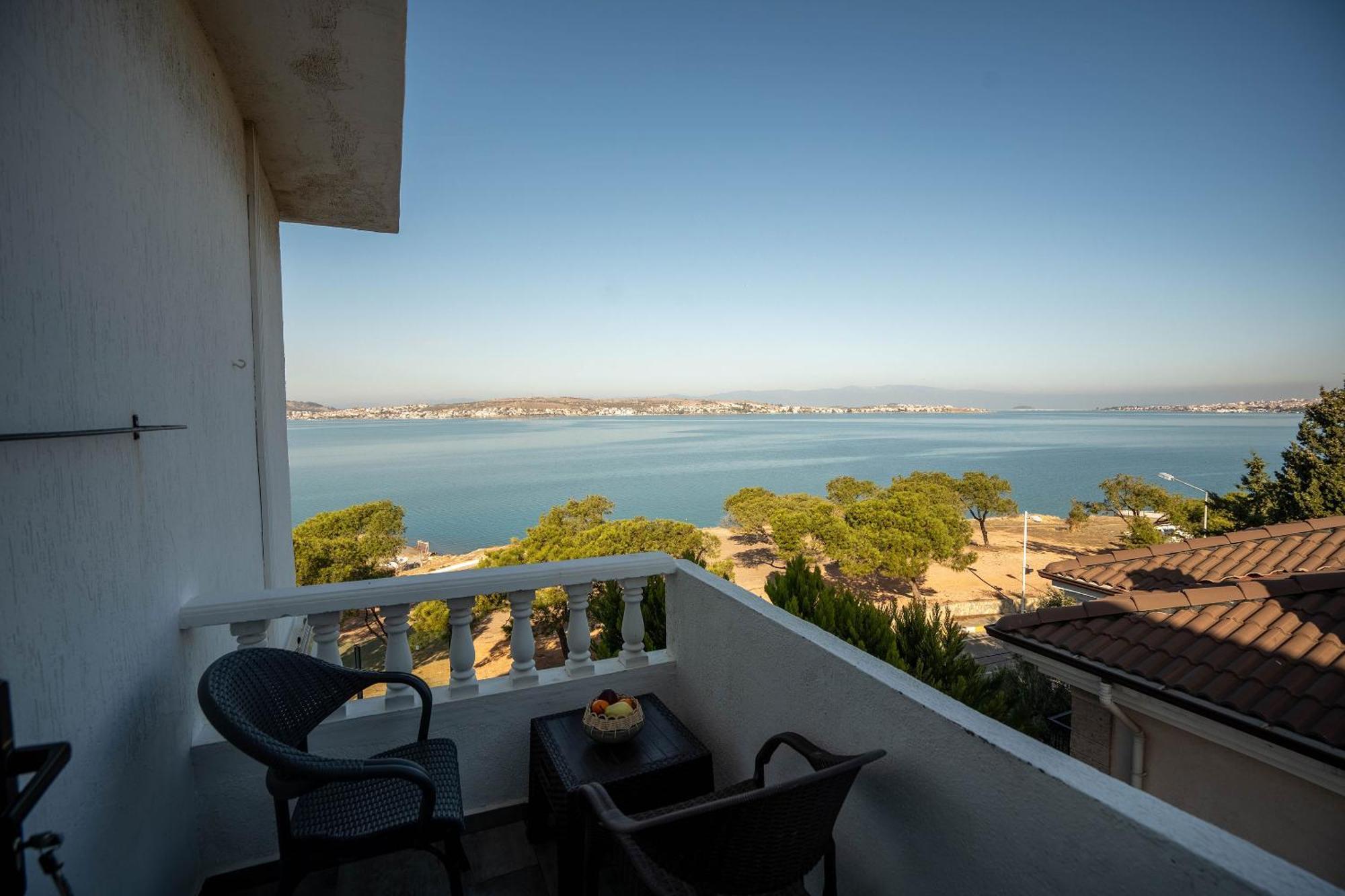 Camlik 87 Hotel Ayvalik Exterior photo